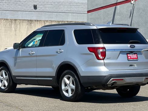 Used 2016 Ford Explorer XLT w/ Equipment Group 202A AWD/4WD image 7