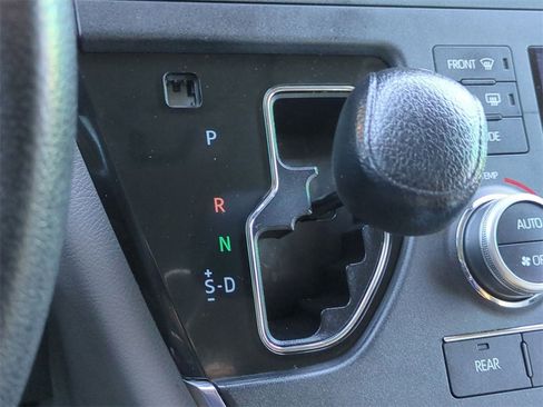 Used 2019 Toyota Sienna LE image 27