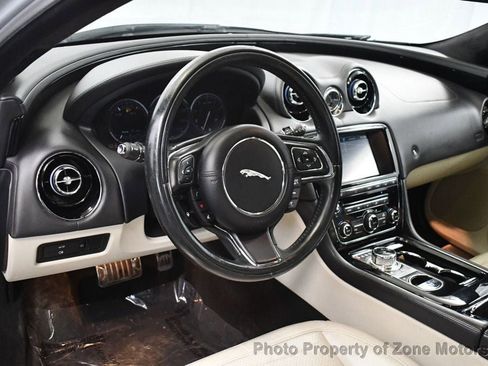 Used 2015 Jaguar XJ image 5