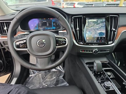Used 2025 Volvo V60 B5 Cross Country Plus AWD/4WD image 13