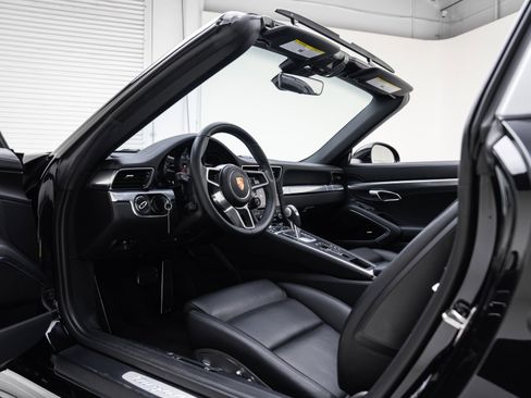 Used 2018 Porsche 911 Targa 4S image 5