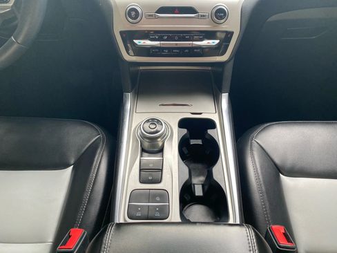 Used 2022 Ford Explorer XLT w/ Equipment Group 202A image 16