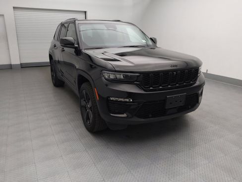 Used 2023 Jeep Grand Cherokee Limited w/ Luxury Tech Group II RWD image 14