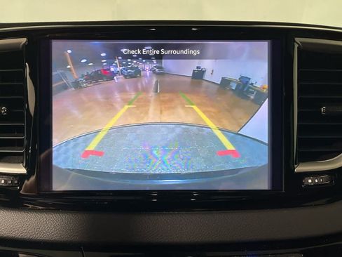 Used 2025 Chrysler Pacifica Select FWD image 19