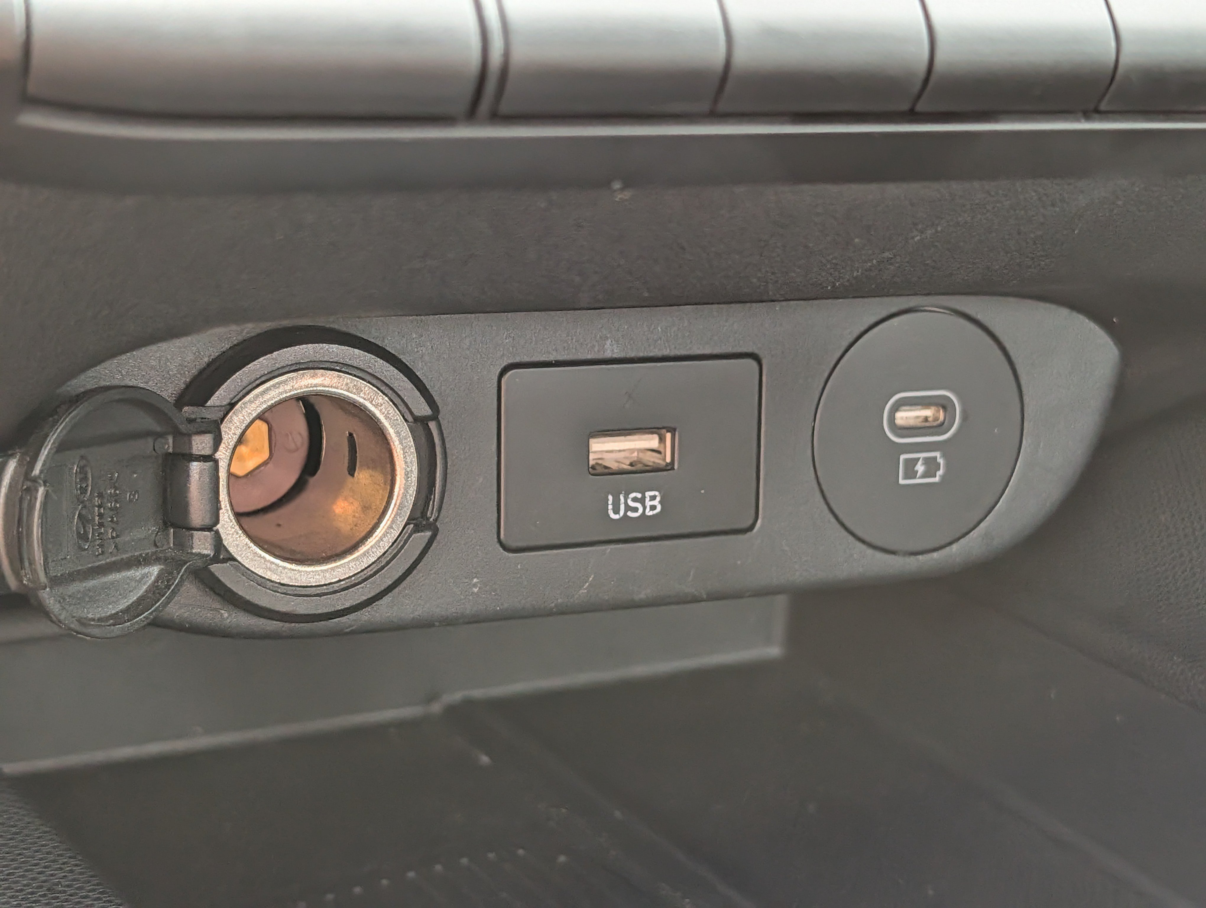 Used 2025 Hyundai Elantra Limited FWD image 28