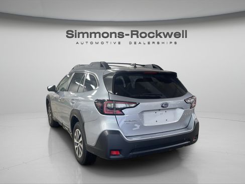 Used 2023 Subaru Outback Premium AWD/4WD image 3