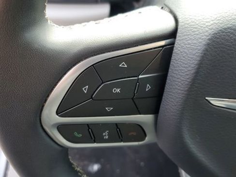 Certified 2024 Chrysler Pacifica Touring-L image 10