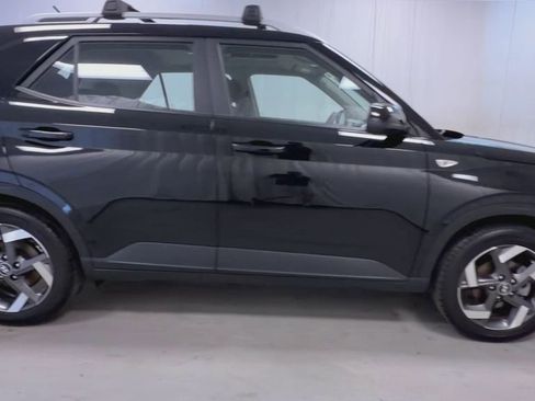Used 2025 Hyundai Venue SEL FWD image 23
