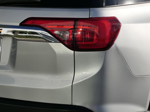 Used 2019 GMC Acadia SLE image 6