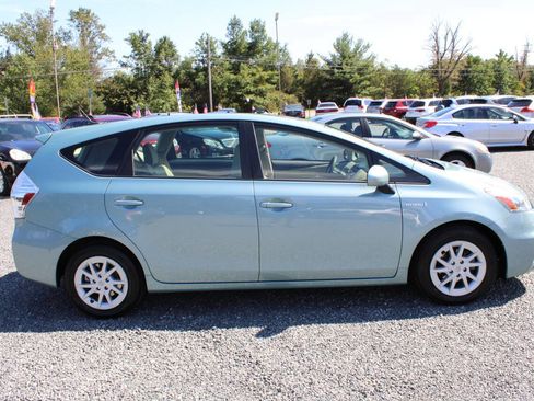Used 2014 Toyota Prius V Three image 6