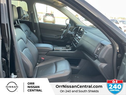 Used 2025 Nissan Pathfinder SL image 9