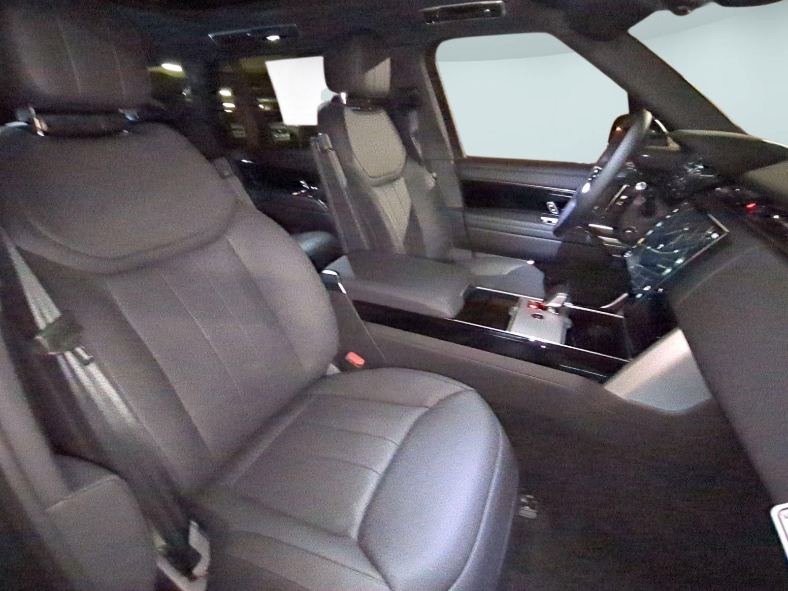 New 2026 Land Rover Range Rover Long Wheelbase SE AWD/4WD image 30