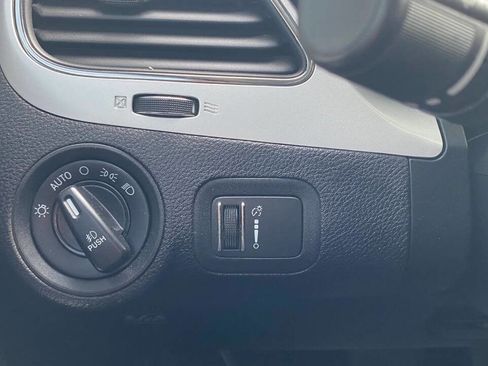 Used 2019 Dodge Journey SE w/ Blacktop Package FWD image 13