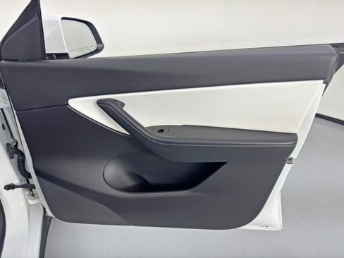 Used 2021 Tesla Model Y Long Range image 44