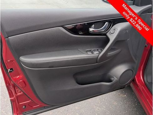 Used 2022 Nissan Rogue Sport SL w/ Premium Package image 14