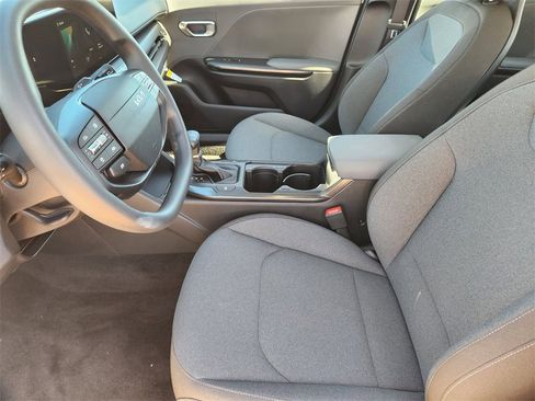 New 2025 Kia K4 LXS image 9