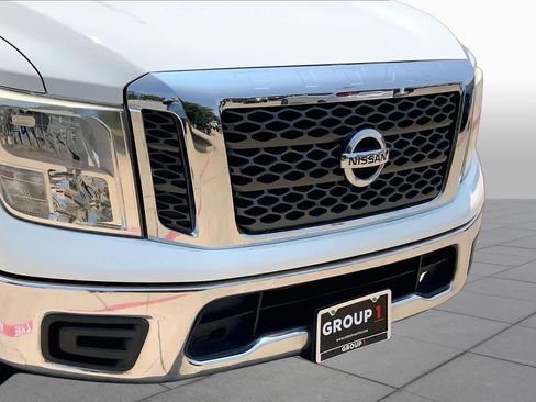 Used 2017 Nissan Titan SV RWD image 29