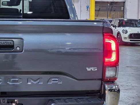Used 2020 Toyota Tacoma SR5 image 22