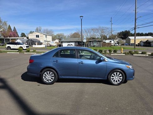 Used 2013 Toyota Corolla LE FWD image 3