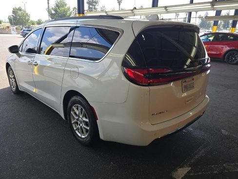 Used 2022 Chrysler Pacifica Touring-L image 7