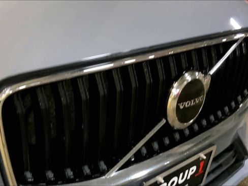 Used 2022 Volvo XC60 B5 Momentum w/ Climate Package image 30