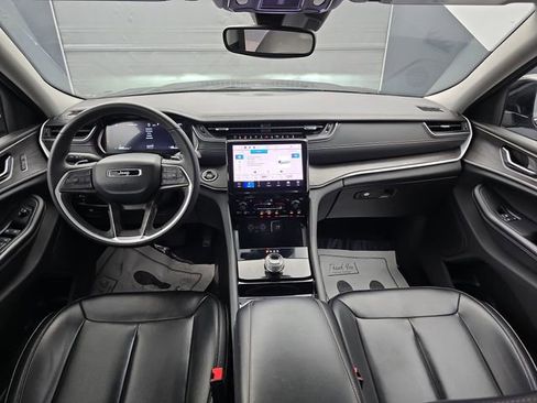 Used 2023 Jeep Grand Cherokee Limited image 21