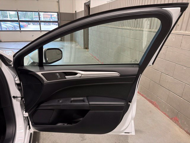 Used 2018 Ford Fusion SE w/ Fusion SE Technology Package FWD image 16