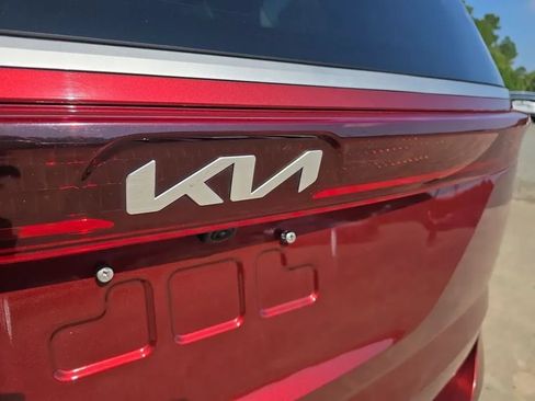 Used 2023 Kia Carnival LX w/ Paint Protection Package FWD image 10