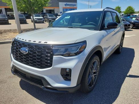 New 2026 Ford Explorer ST-Line image 2