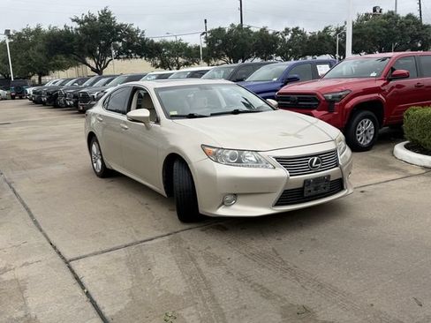 Used 2014 Lexus ES 350 w/ Premium Package FWD image 3
