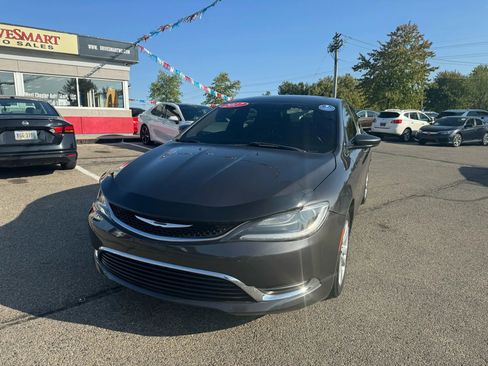 Used 2017 Chrysler 200 Limited Platinum w/ Comfort & Convenience Group image 2