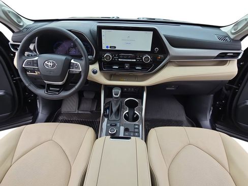 Used 2024 Toyota Highlander Limited image 11