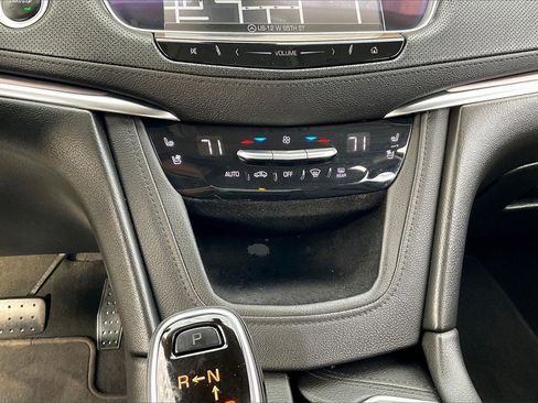 Used 2018 Cadillac XT5 Premium Luxury image 32