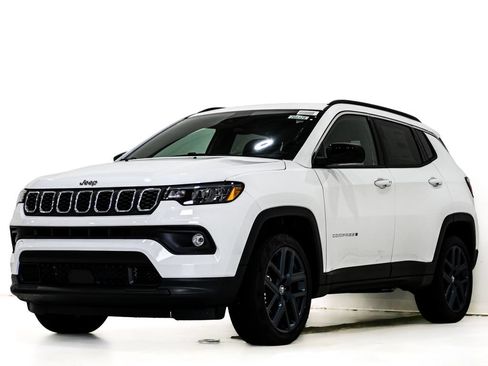 New 2026 Jeep Compass Latitude AWD/4WD image 3