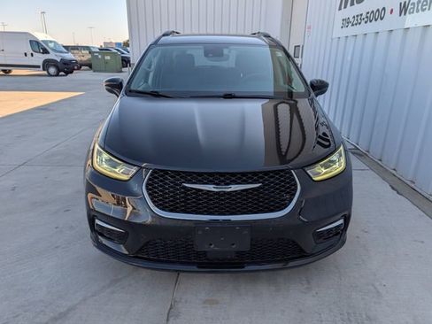 Used 2022 Chrysler Pacifica Touring-L image 21