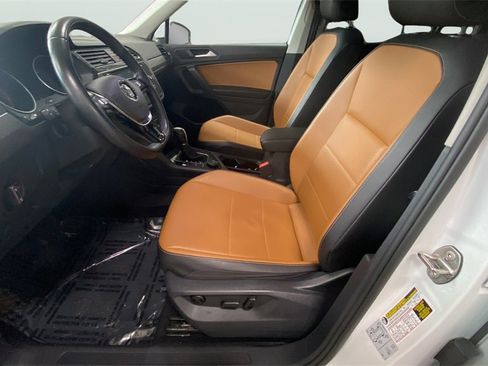Used 2019 Volkswagen Tiguan SE w/ Panoramic Sunroof Package image 22
