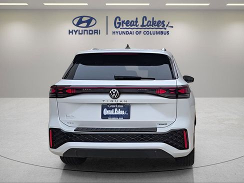 Used 2025 Volkswagen Tiguan SEL R-Line AWD/4WD image 4