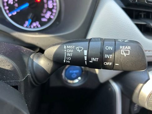 Used 2021 Toyota RAV4 XLE AWD/4WD image 21