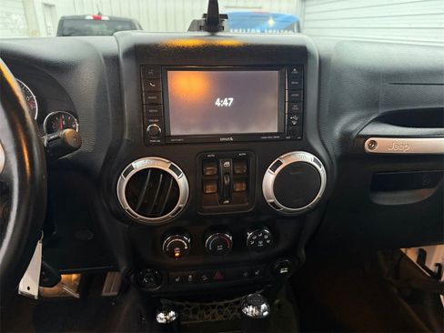 Used 2017 Jeep Wrangler Unlimited Rubicon image 21