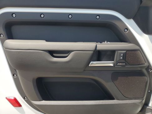 Certified 2025 Land Rover Defender 90 S AWD/4WD image 11