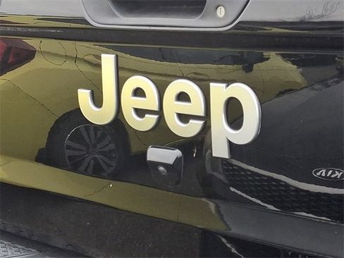 Used 2020 Jeep Gladiator Overland w/ Dual Top Group image 4