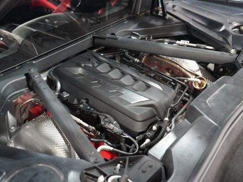 Used 2024 Chevrolet Corvette Stingray Premium Cpe w/ Z51 Performance Package RWD image 32