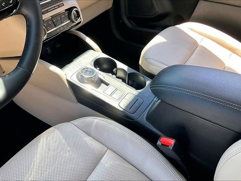Used 2022 Ford Escape Titanium AWD/4WD image 18