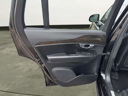 Used 2018 Volvo XC90 T6 Momentum w/ Convenience Package image 12
