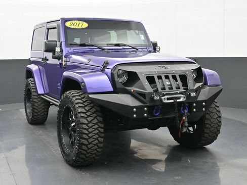 Used 2017 Jeep Wrangler Sahara image 8