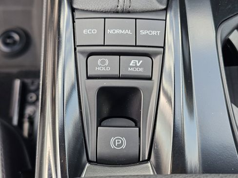 Used 2025 Toyota Camry SE w/ Convenience Package FWD image 31