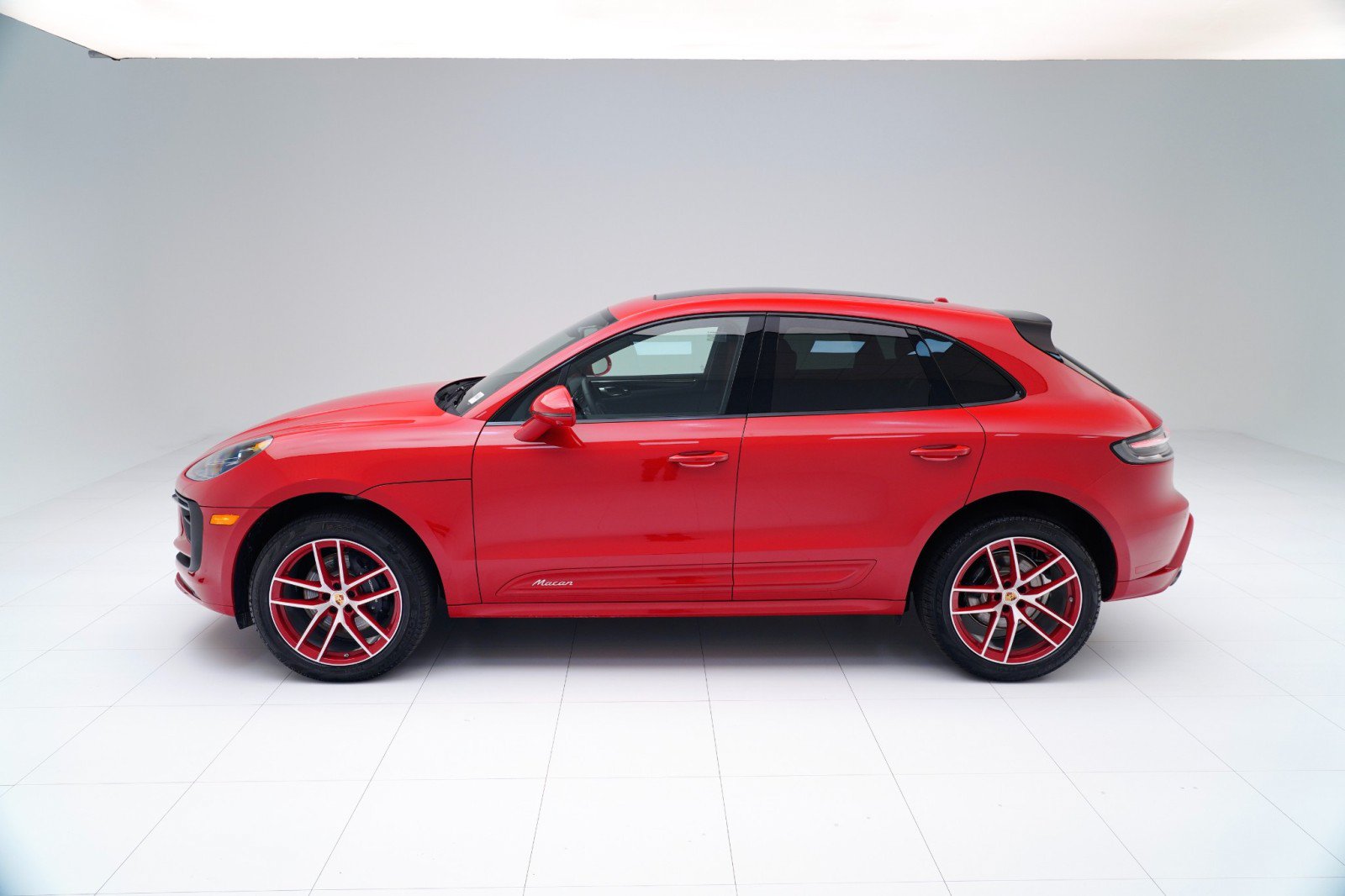 Certified 2026 Porsche Macan AWD/4WD image 2