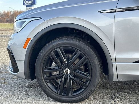 Used 2022 Volkswagen Tiguan SE R-Line image 19