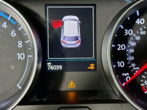 Used 2017 Volkswagen e-Golf SEL Premium image 16