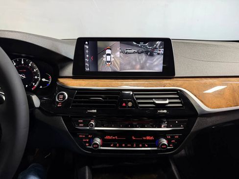 Used 2017 BMW 530i xDrive image 13